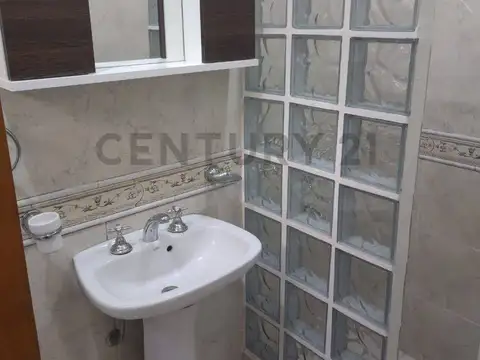 VENTA CON RENTA PH 2 AMBIENTES CON PATIO Y TERRAZA, Moron