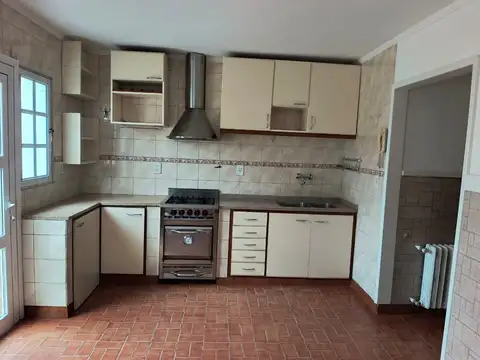 Depto Tipo Casa en Alquiler con 1 cocheras