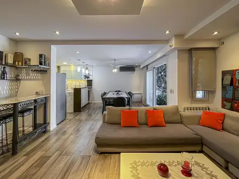 Casa en Venta con 3 cocheras