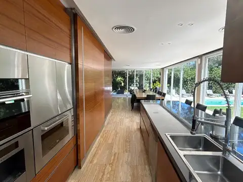 Casa en Venta en Abril Club De Campo, USD 1.500.000