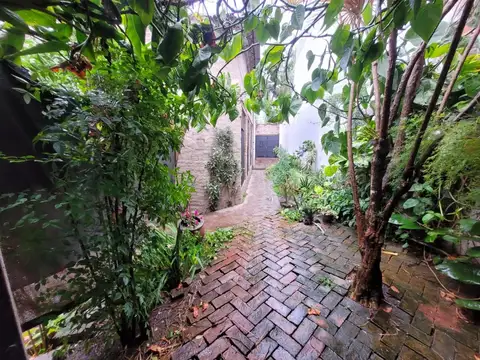 Excelente casa lote propio 10x29.28 con casa y local. Lezica 4100 San Justo