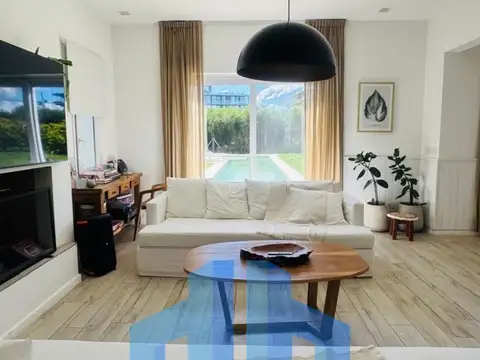 Casa 4 ambientes con 4 baños