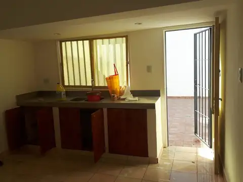 Casa 5 ambientes con 1 baño