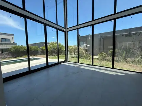 SAN RAMON VENTA CASA 3 DORMITORIOS Y PILETA .