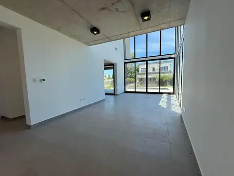 Casa en Venta en Pilar del Este - San Ramon, USD 235.000