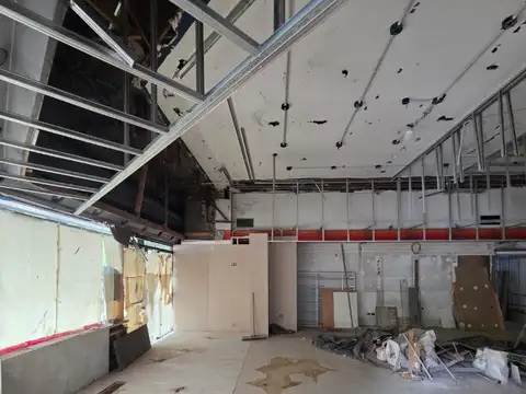 EXCLUSIVO LOCAL COMERCIAL ESQUINA EN PLENO CENTRO