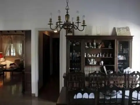 Casa 5 ambientes con 2 baños