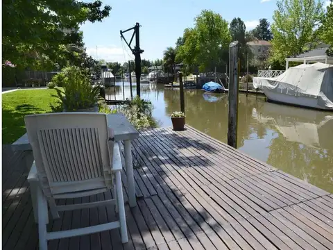 la reconquista .boat center 2400