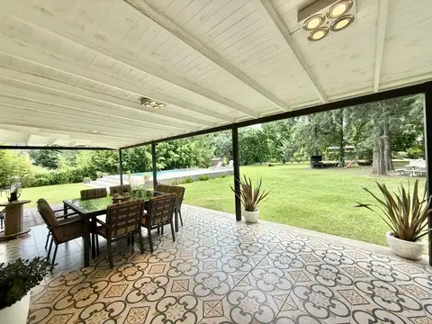 Casa en Venta con 2 cocheras