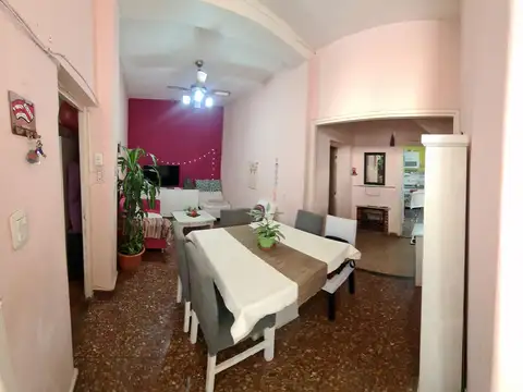 Obispo San Alberto 3700, Villa Devoto. PH sin expensas. Superficie total y cubierta 60 m2.  2 ambientes, 1 dormitorio grande. Living comedor. Cocina con comedor diario. Lavadero. Terraza espacio aéreo propio