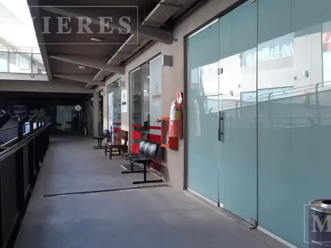 Local en venta en planta alta en Via Pilar