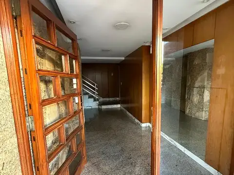 Departamento 3 amb con dependencia, gran living, balcon al frente, regia vista, cocina con lav. indep. Mts foco comercial Av Nazca