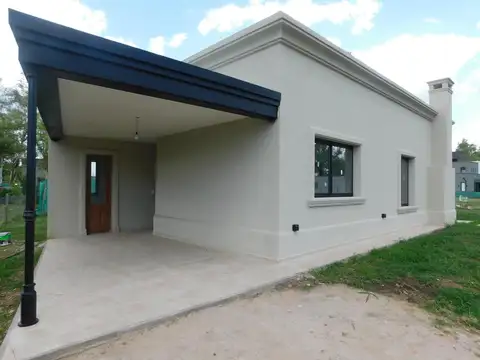 Casa 4 ambientes con 2 baños