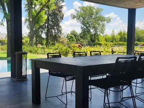 Casa 7 ambientes con 5 baños