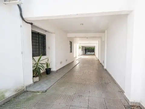 COCHERA EN VENTA A MTS DE AVENIDA FACUNDO ZUVIRÍA