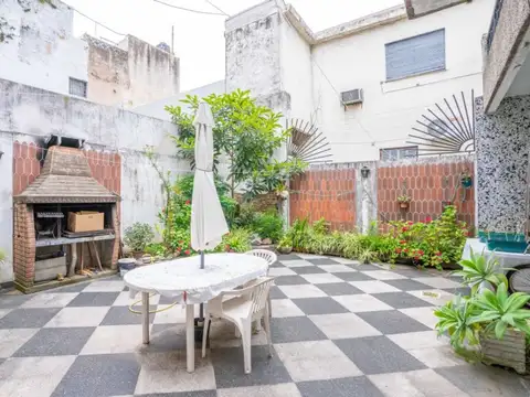 Casa 4 amb c/patio,parrilla y cochera venta Flores