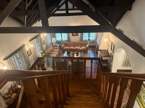 Casa en Venta con 3 cocheras