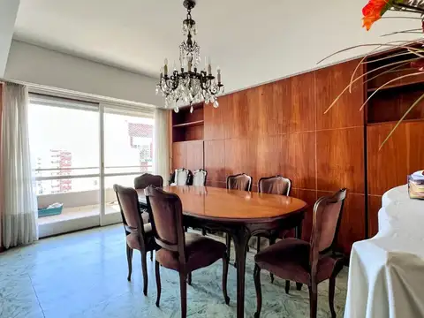 VENTA PISO 4 AMBIENTES EN PLAZA MITRE COCHERA