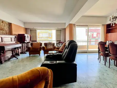 VENTA PISO 4 AMBIENTES EN PLAZA MITRE COCHERA
