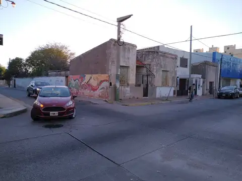 Capital de San Luis, Magnifica esquina, propiedad de 576mts2