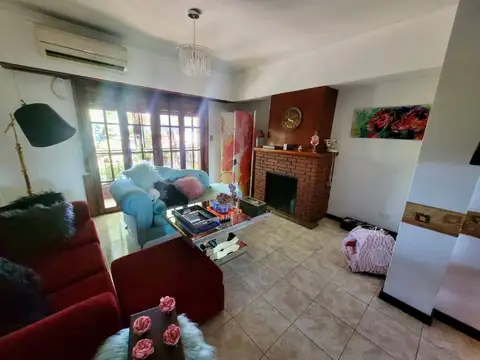Depto Tipo Casa 5 ambientes con 2 baños