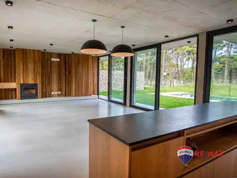 Casa 4 ambientes con 3 baños