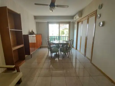 Departamento 4 ambientes con balcón.