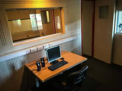 Excelente oficina con renta en Km 40 - Pilar