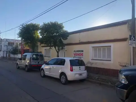 Casa | 2 Dormitorios | Cochera | A reciclar | Capitán Bermúdez | Barrio Centro
