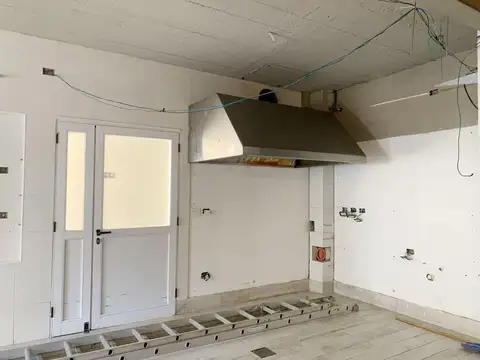 OFICINA 127m2 en  Martinez 6,5mts FRENTE sobre Santa Fe