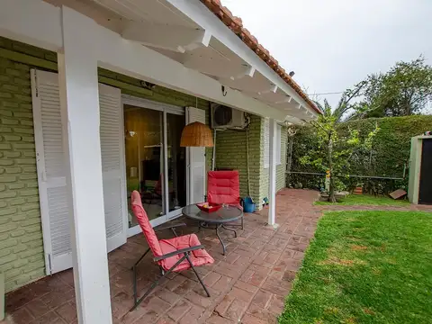CASA VENTA ADROGUÉ CON PILETA CLIMATIZADA QUINCHO