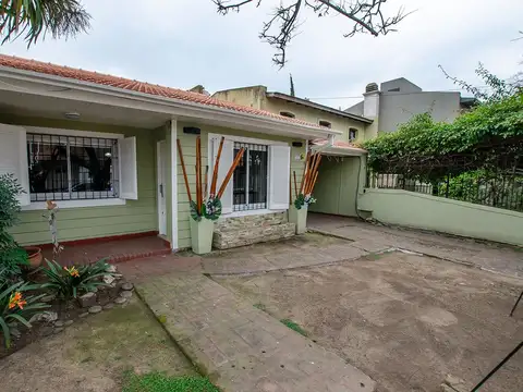 CASA VENTA ADROGUÉ CON PILETA CLIMATIZADA QUINCHO