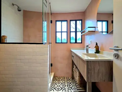 VENTA CASA DE DISEÑO -PILAR- Acepta prop. en pago