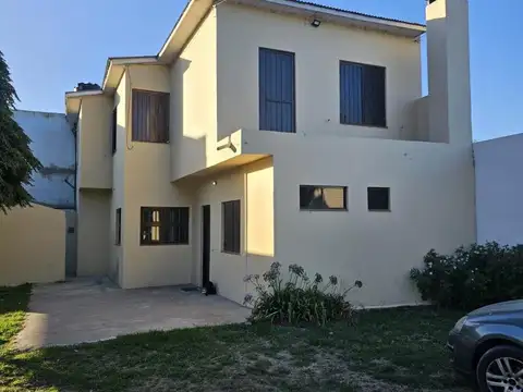 CHALET 4 AMBIENTES BARRIO CONSTITUCION