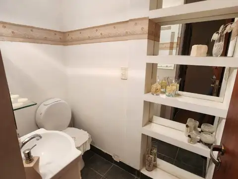 Casa 12 ambientes con 4 baños