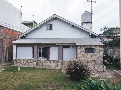 Casa 12 ambientes con 4 baños