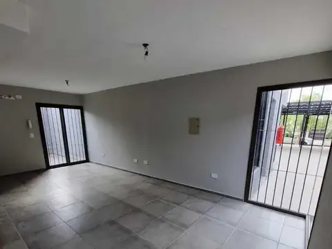 OPENHOUSE INMOBILIARIA vende excelente dúplex en Barrio Sanidad