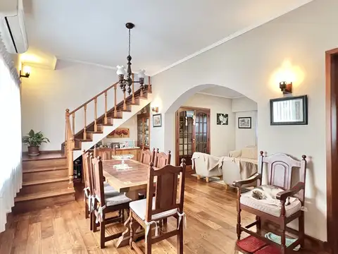 Casa 5 ambientes con 2 baños