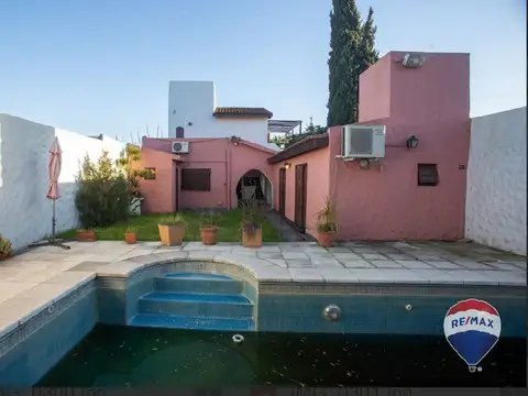 Casa 9 ambientes con 3 baños