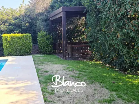 Casa 5 ambientes con 4 baños