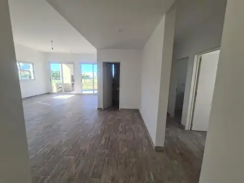 Casa 4 ambientes con 2 baños