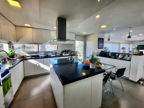 CASA VENTA 4 DORMITORIOS PISCINA LA CANDIDA