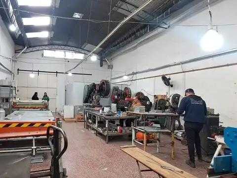 VENTA DEPOSITO 380 M2 FLORES