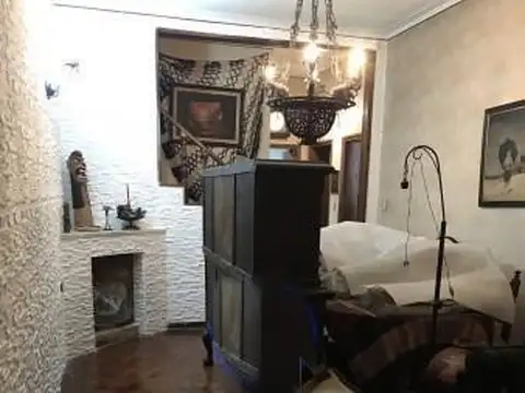 Casa 9 ambientes con 3 baños