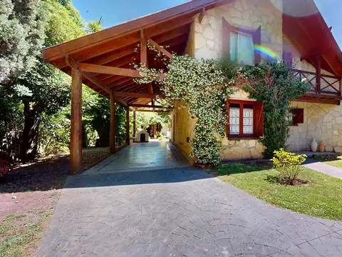Excelente  chalet 5 ambientes, gran parque con magnifica arboleda - Zacagnini al 6600