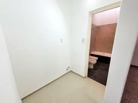 Venta Departamento de pasillo. Barrio España y Hospitales