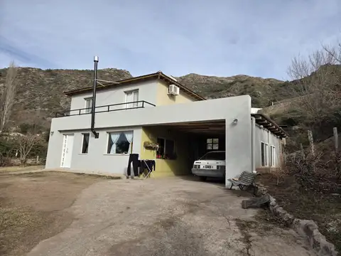 Casa 8 ambientes con 3 baños