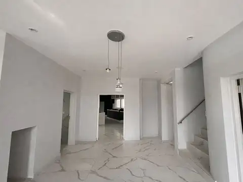 Casa 6 ambientes con 7 baños