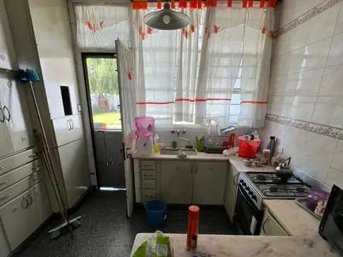 *LOTE DE 10 X 52 CON CHALET DE 5 AMB. EN 2 PLANTAS A MODERNIZAR *SE PUEDE CONTRUIR P.B Y 2 PISOS