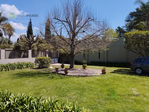 Casa en Alquiler con 2 cocheras